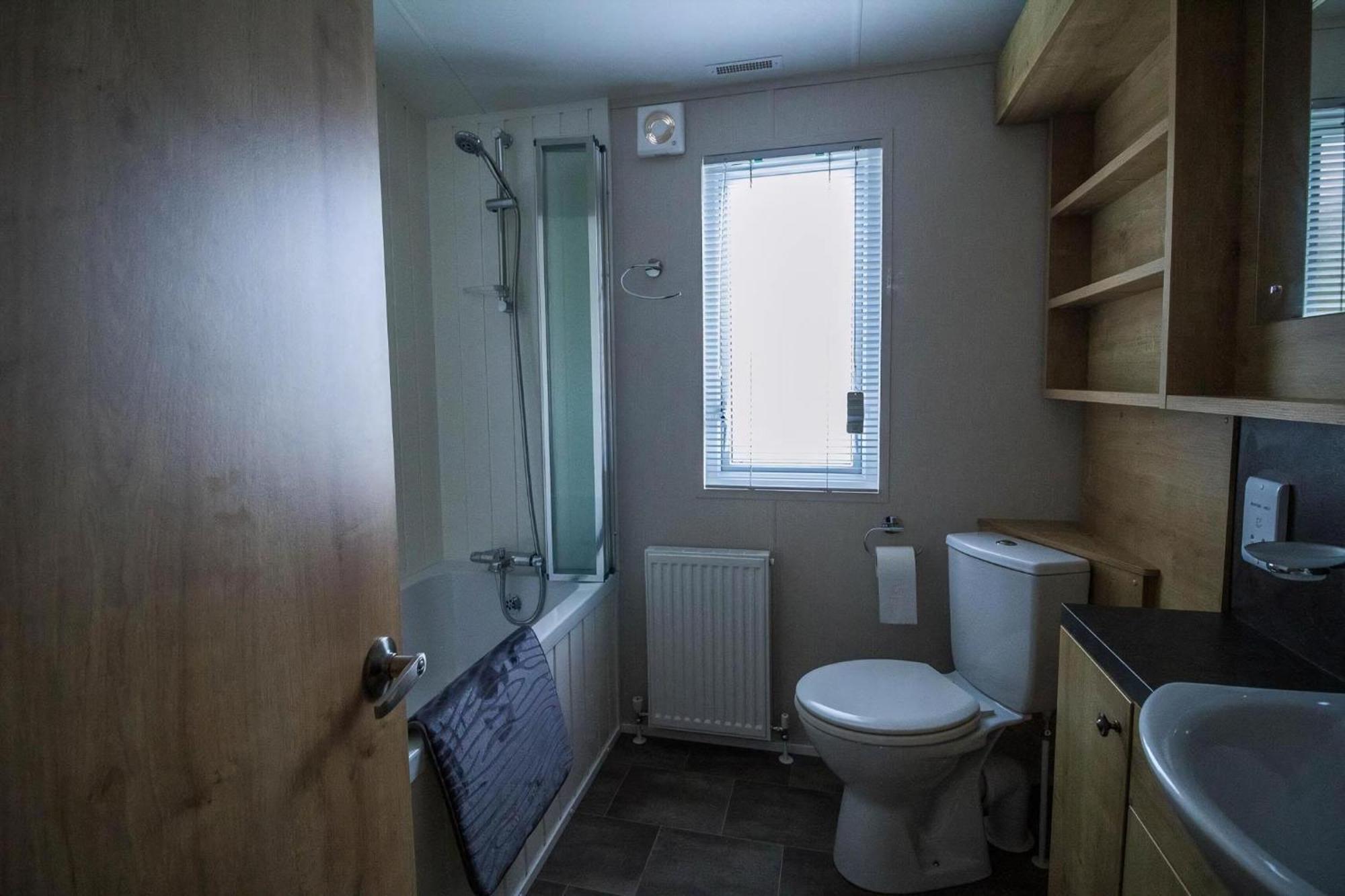Luxury Lodge With Decking In Hunstanton At Manor Park Ref 23144K Екстериор снимка